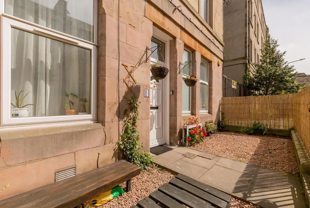 Stylish Central Flat In Edinburgh With Private Garden 0*,  Velká Británie