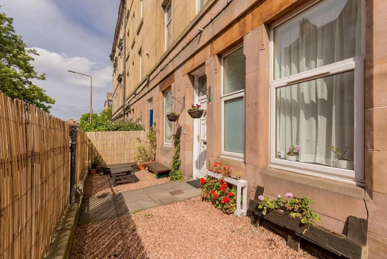 Stylish Central Flat In Edinburgh With Private Garden Apartmán
